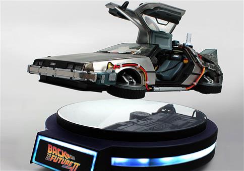 Ein schwebender Delorean