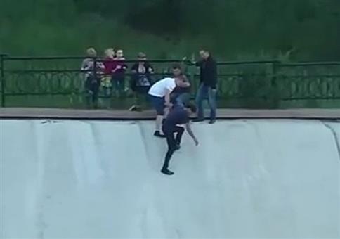 Teamwork: Hund retten in Kasachstan