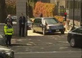Obama flüchtet mit seiner Limousine aus Dublin