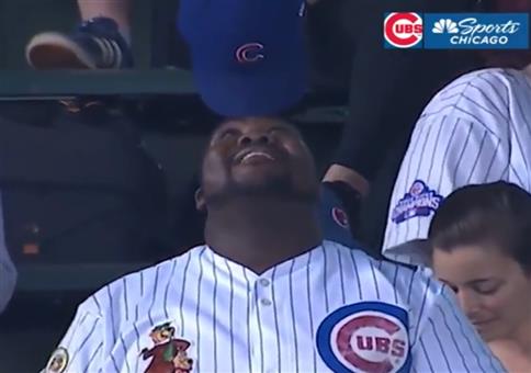 Cappy auf Kopf balancieren