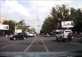 Autofahrer sollte mal lieber nach vorne schauen