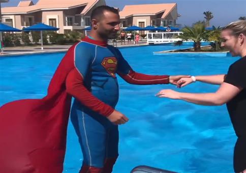 Mit Superman ne Runde übers Wasser fliegen