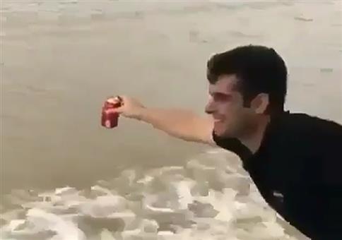 Jetski mit Bierdose ablenken