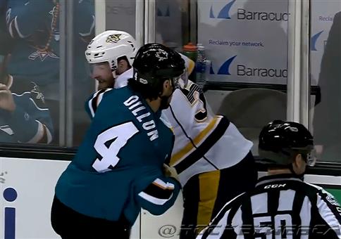 Neulich beim Eishockey: Erst kloppen dann quatschen