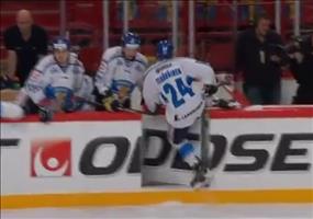 Eishockeyteam beim Spielerwechsel