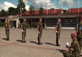 Gekonnt mit dem Gewehr hantieren