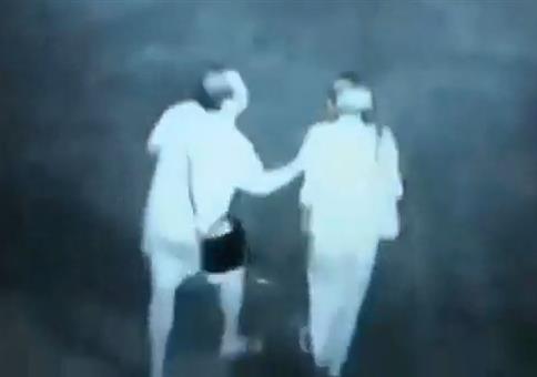 Pärchen mit lustigen Kampfsportmoves