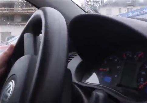 Opa hat ständig Probleme mit seiner Kupplung