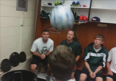 Kopfballtraining in der Umkleide