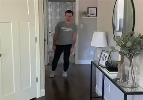 Er rutscht durchs Leben