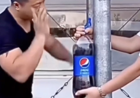 Volle Möhre gegen die Pepsi treten