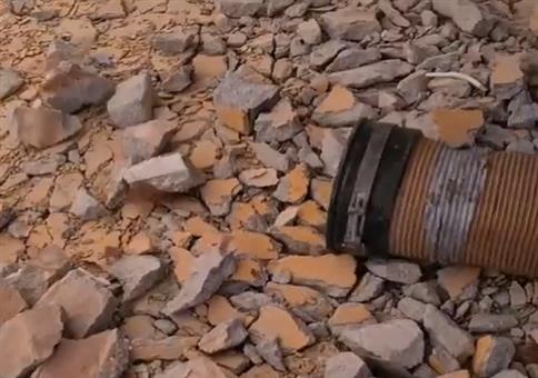 Der Schuttsauger saugt alles weg