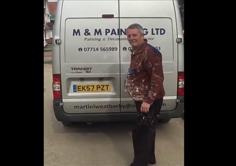 Keine gute Idee: Im Laderaum mitfahren