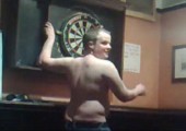 Wenn Engländer besoffen Dart spielen