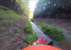 Mit dem Kayak den Wassergraben runter