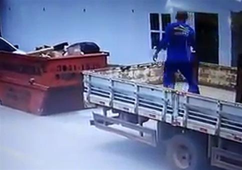 Er hängt sehr an seiner Ladefläche