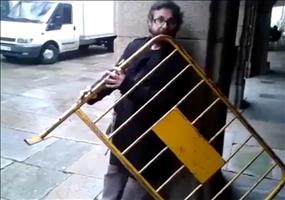 Das flötende Absperrgitter