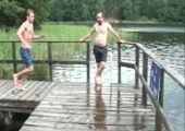 Toller Sprung ins Wasser - FAIL
