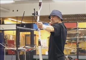 Dieser Bogenschütze ist tausendmal besser als Legolas