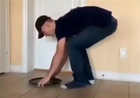 Überraschung für den Mitbewohner