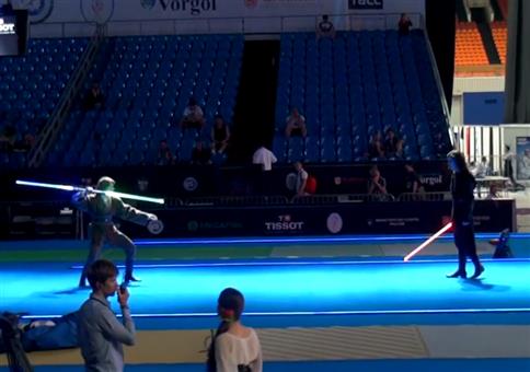 Tonsynchroner Llichtschwertkampf