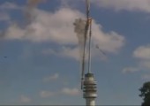 Da stürzt ein Funkturm ein