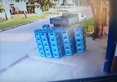 Scheiß Arbeitstag - Getränkekästen verladen