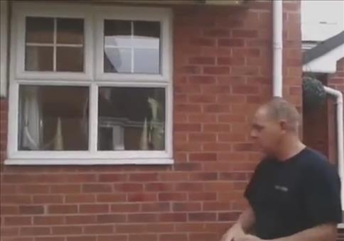 Ich klettere schnell rauf aufs Dach und repariere das!