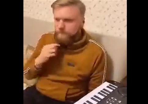 Bahnansager im Homeoffice