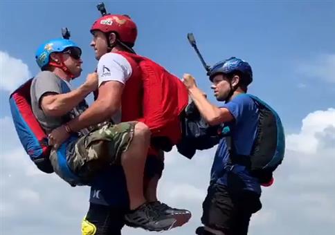 Paragliding: Im Doppelpack vom Hochhaus springen