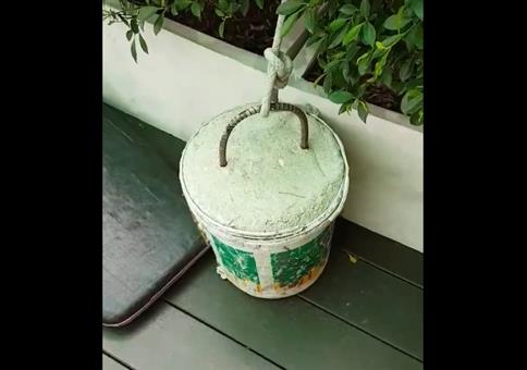 Arbeitssicherheit mit Betoneimer