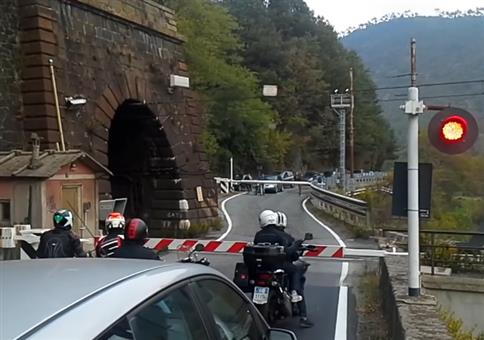 Italienischer Bahnübergang