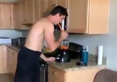 Möhren schnibbeln ohne Messer und Brett