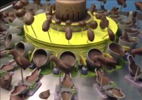 Das sich drehende Schokoladenrad mit Filmeffekt