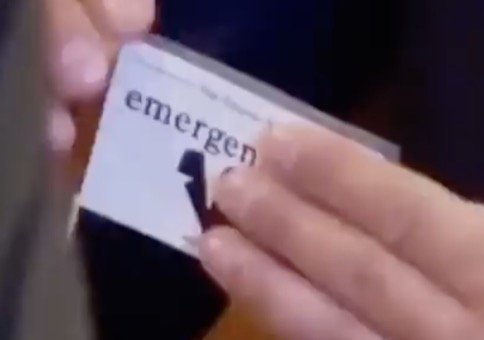 Anzug im Kleinstformat