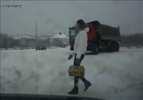 LKW wirft sich für Schönheit auf die Seite