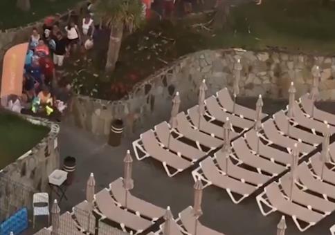 Im Urlaub die Liegen am Pool reservieren