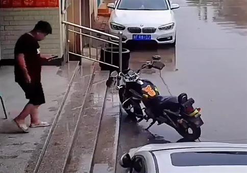 Vorsicht! Rutschige Treppenstufen