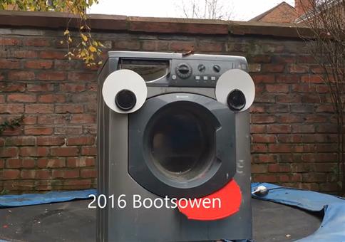 Waschmaschine VS Stein auf Trampolin