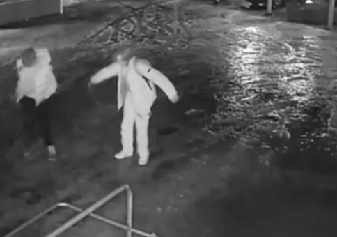 Spannung pur: Dude hat mit Glatteis zu kämpfen