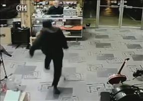 Räuber stellt sich tot bei Überfall