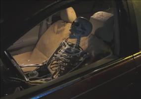 Skelett am Drive-In Schalter