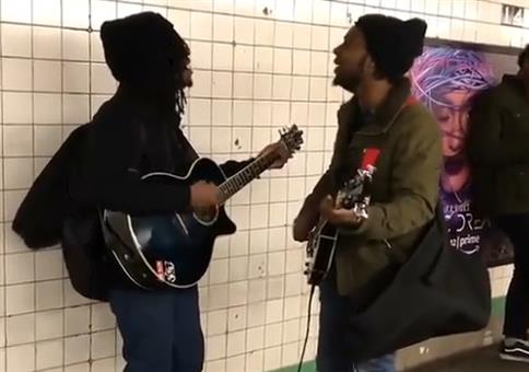 Die beiden klingen wie John Lennon und Paul McCartney