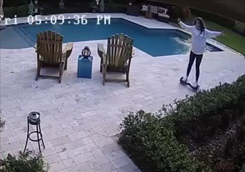 Hoverboard Fail am Pool