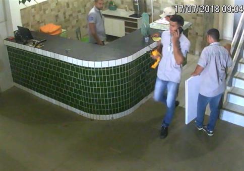 Arbeiter haben Angst vor kleinem WauWau