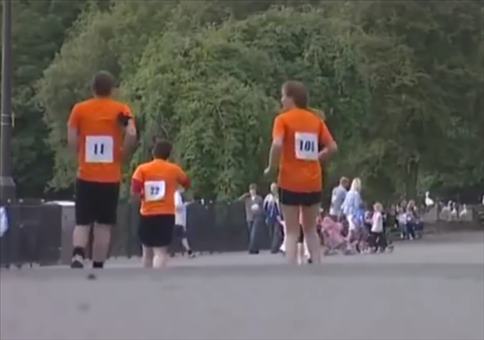 Backwards Running Competition - Rückwärts abgespielt