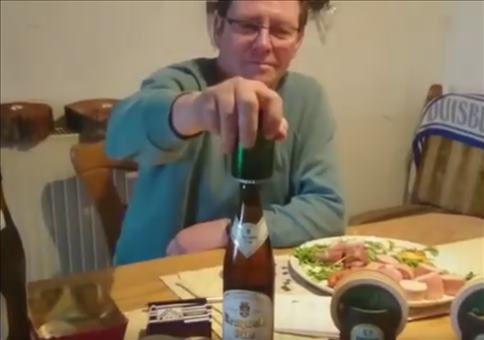 Witz: Eine Blondine und drei Stotterer