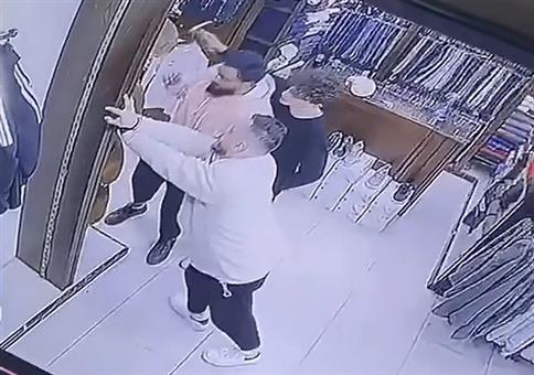 Wenn das Regalbrett drei auf einen Streich erledigt