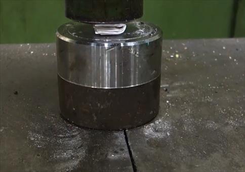 Papier mehr als 7 Mal falten mit der Hydraulikpresse