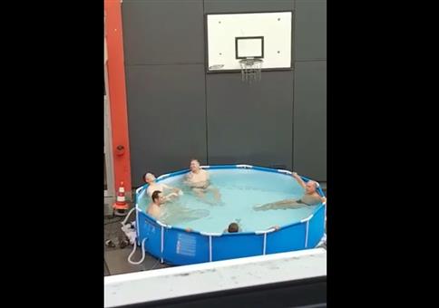 Wie man seine Kollegen bei der Feuerwehr so richtig ärgert